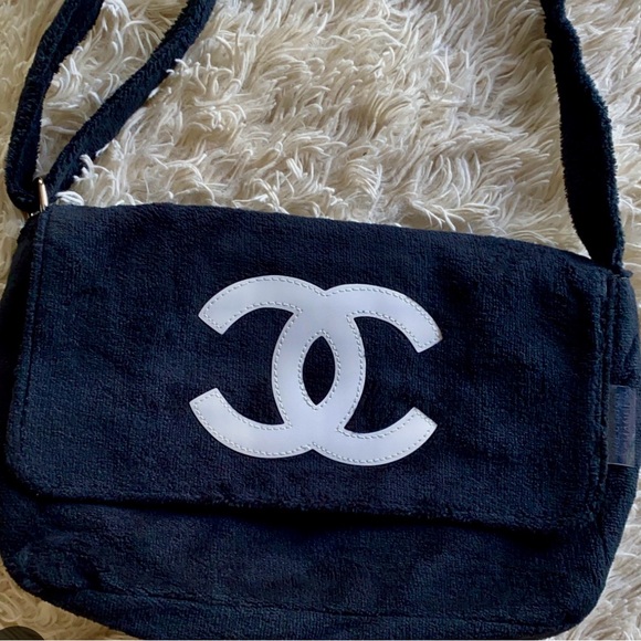 PRICE DROP 💥💥💥CHANEL Elegant Precision Crossbody Fuzzy Bag - Picture 4 of 13